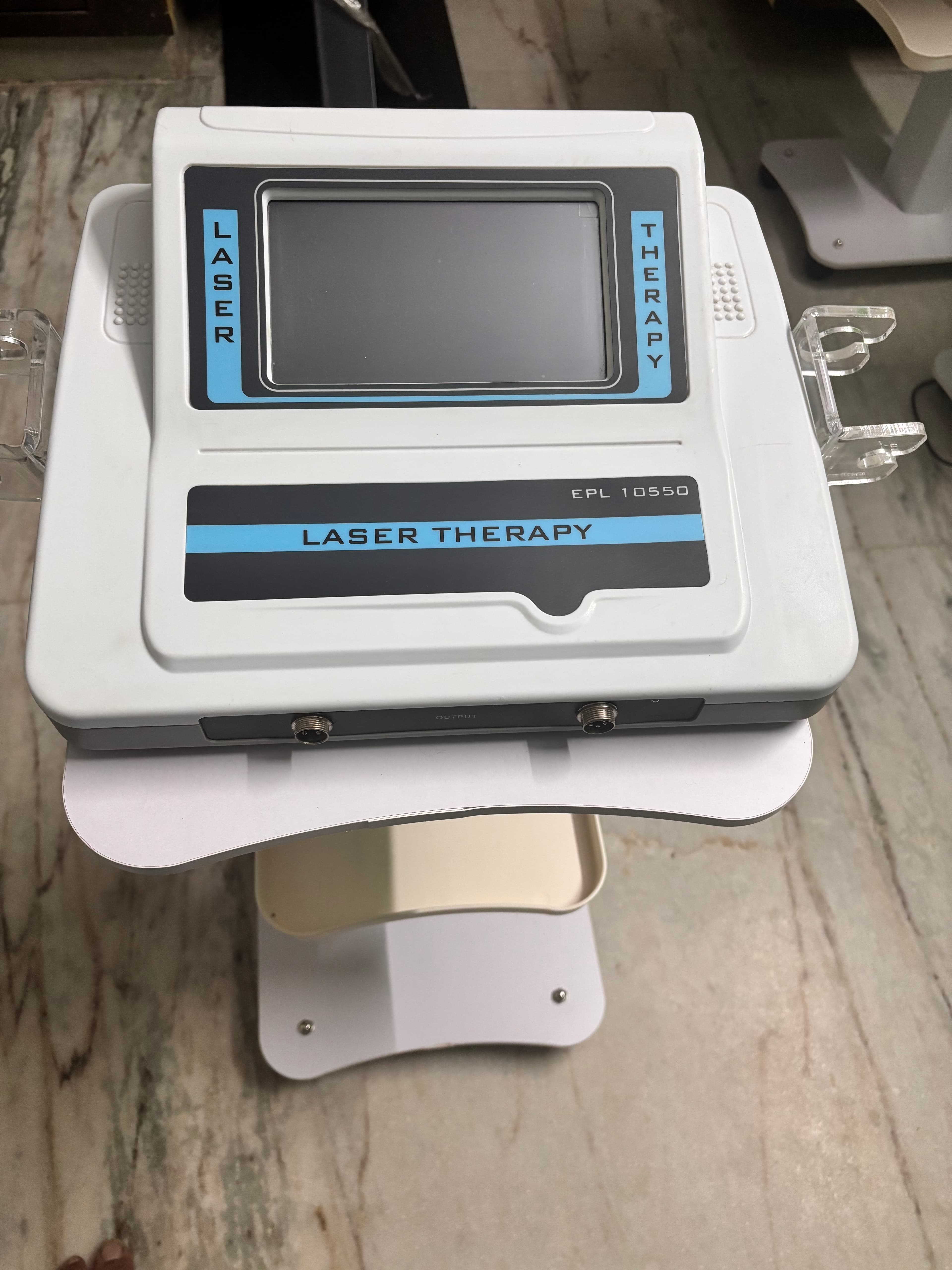 High-intensity laser therapy device