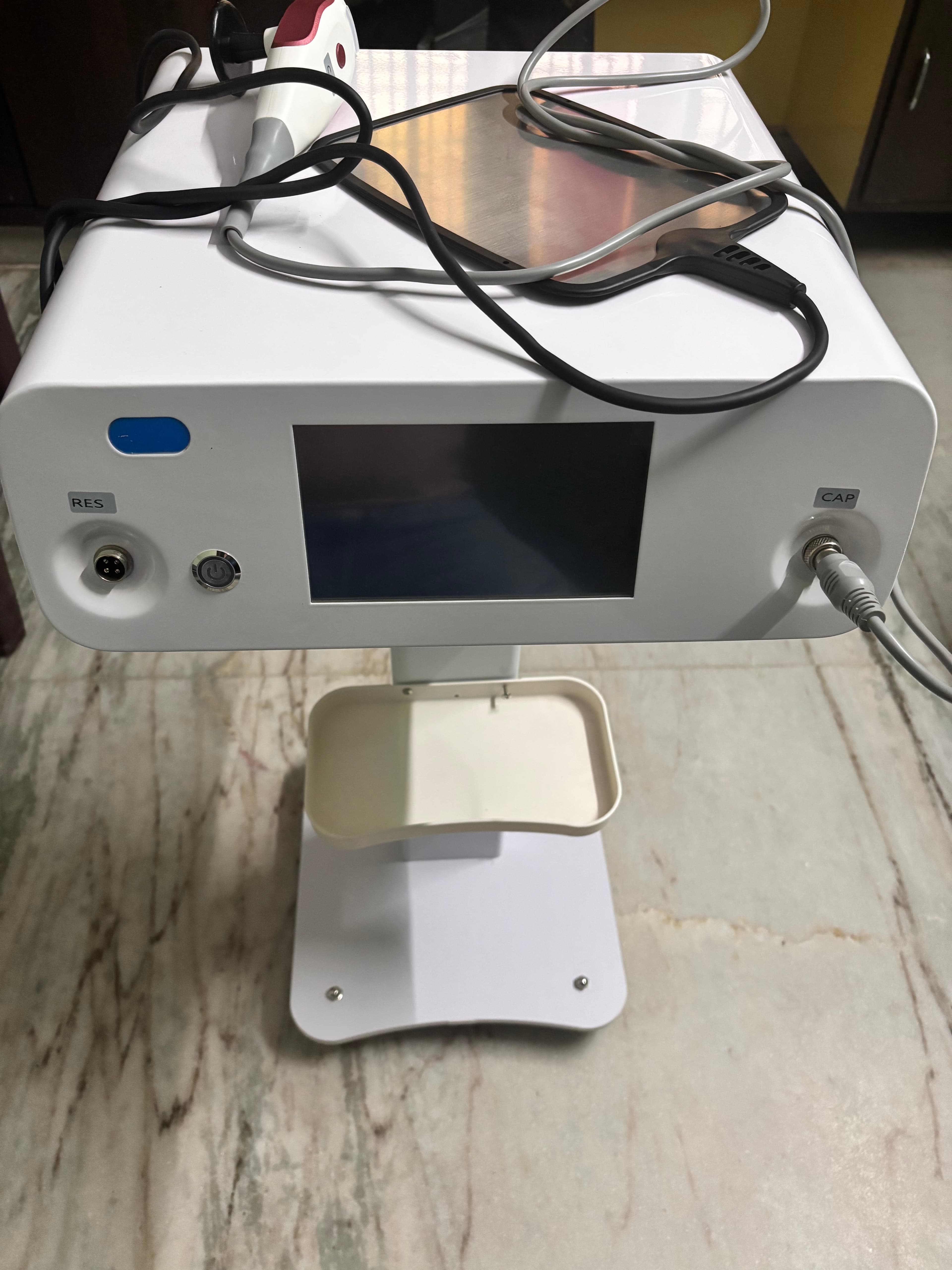 TECAR therapy device